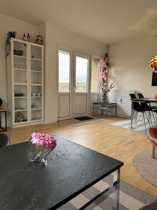 Stor Og Lys Lejlighed I Hjertet Af Holstebro Exterior foto